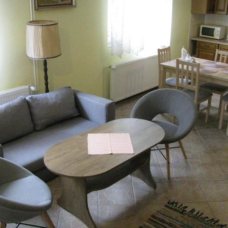Modern Apartment In Carlsbad With Garden Karlsbad Exteriör bild