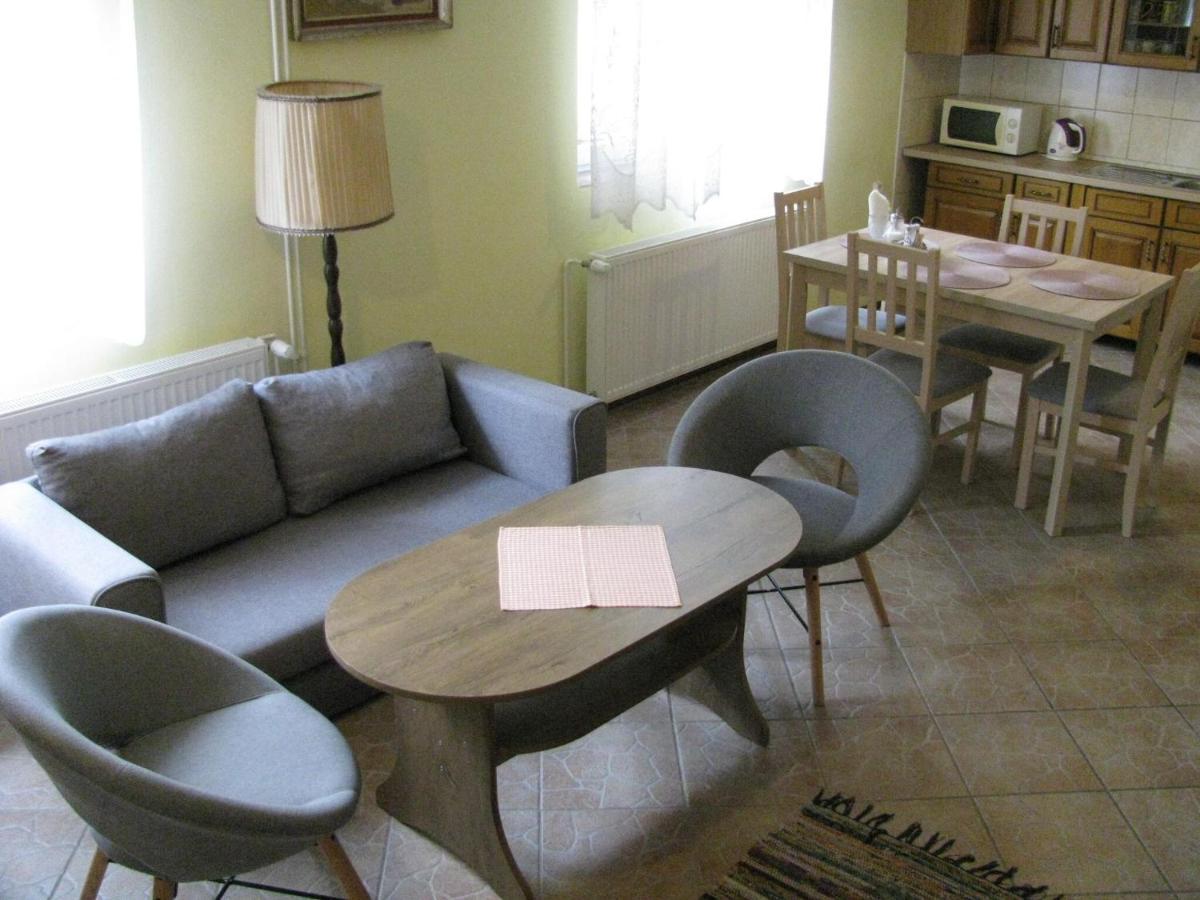 Modern Apartment In Carlsbad With Garden Karlsbad Exteriör bild